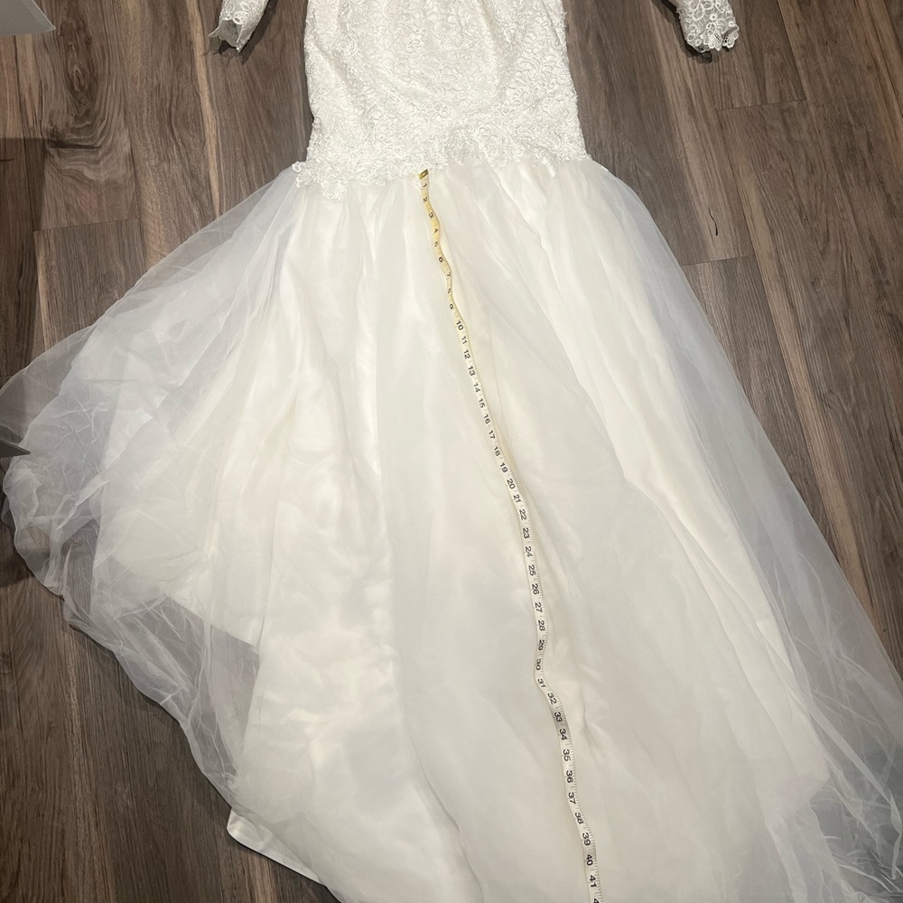 Beautiful Ivory Wedding Dress - Picture 5 of 13